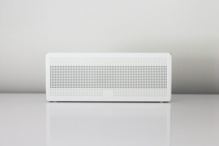 科技解密 5 rectangular white device
